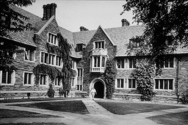 1930:  1903 Hall
