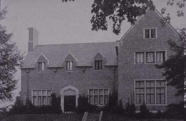 1928:  Court Club III