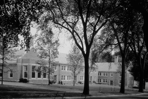 1950:  1915 Hall