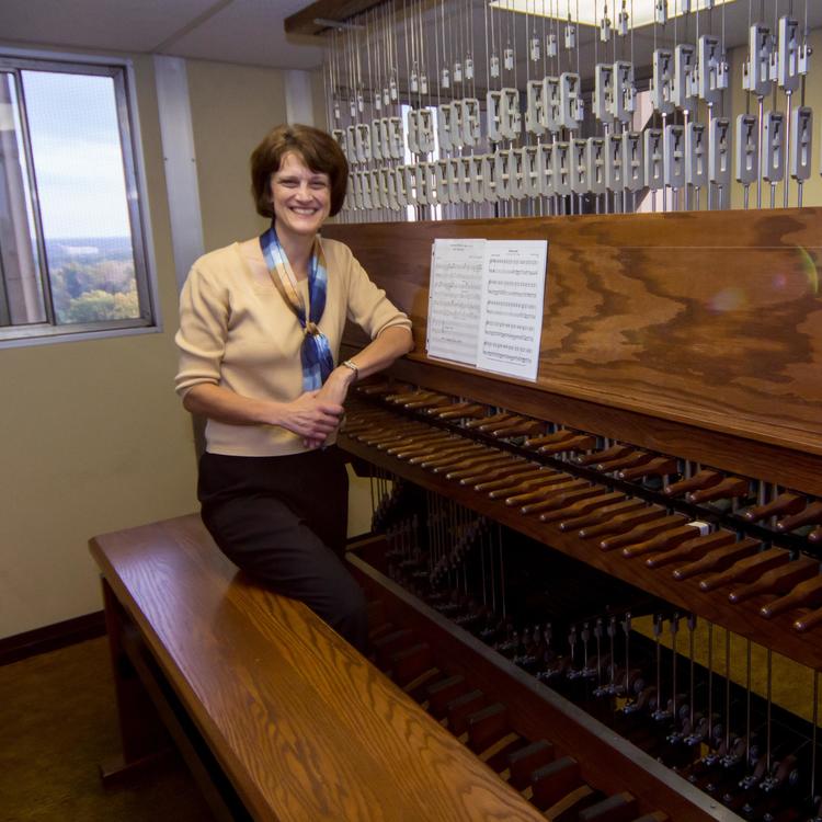 Carillonneur Lonie at the keyboard
