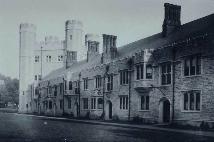 North facade of west wing (photo early 20th century?)