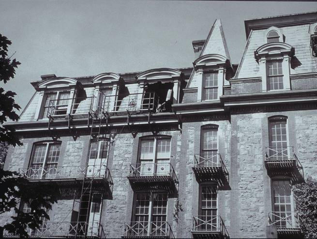 Removal of John F. Kennedy's room prior to demolition in 1965